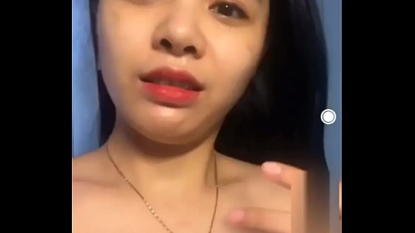Em Hạnh 2k khoe bướm
