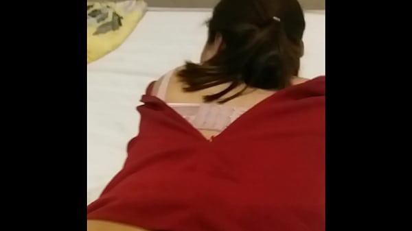 Massage cho vị khách mông to