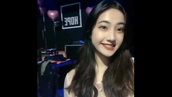 Người mẫu xứ Hoa khoe lồn cực nứng