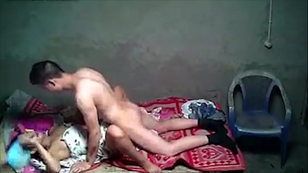 Đụ con vợ ngày nóng nực cũng bị quay lén