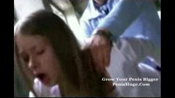 Doggy không kịp cởi quần với em teen nứng lồn