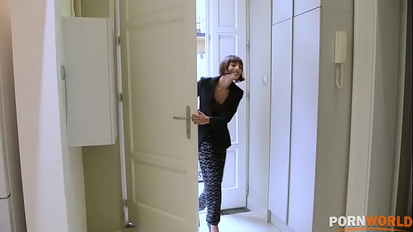 Em người mẫu mình dây qua nhà anh ghệ cởi đồ địt nhau