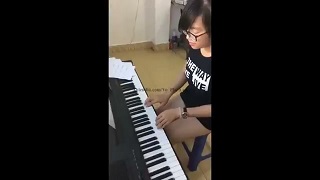 Cặp đôi sinh viên học đàn rồi chịch nhau tơi tả
