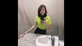 Em nhân viên ngân hàng acb quay clip show body nóng bỏng