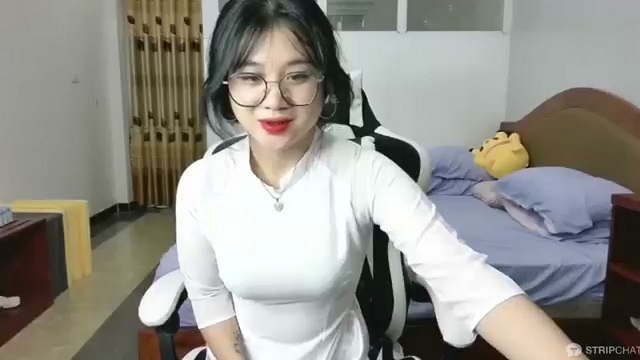 Em nữ sinh áo dài vú to dâm đãng chat sex thủ dâm cực phê