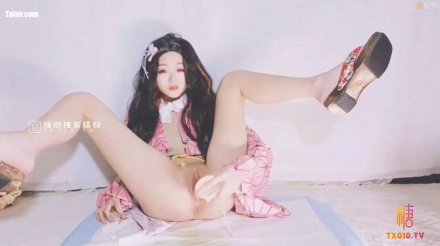 Cosplay anime chơi sextoy sướng lồn chảy nước phê vl