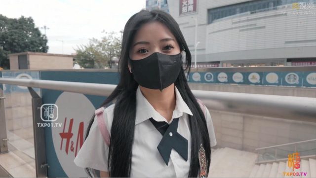 Cô người yêu nữ sinh cấp 3 lồn còn non chịch nhấc người