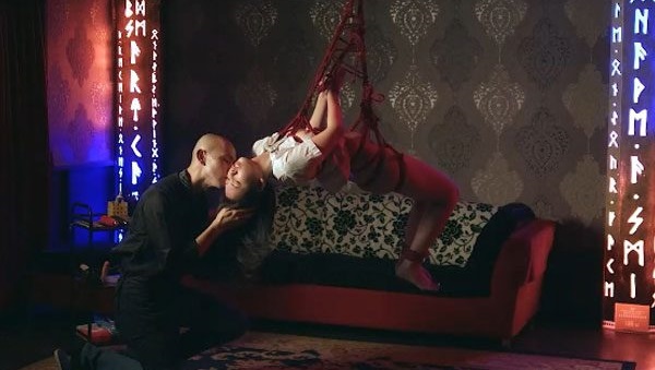 Anh đầu bếp hiếp dâm BDSM trả thù tiểu thư xinh đẹp
