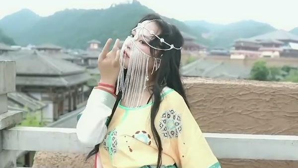 Cô gái Tây vực xinh đẹp siêu dâm đãng