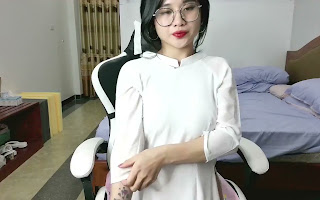 Em Anna gấu mặc áo dài xinh ngon show hàng