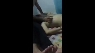 Em sinh viên say rượu bị đám bạn thân lần lượt chịch tập thể